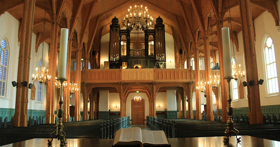 Orgelet i Kristiansand Domkirke, sett fra foran i kirken.